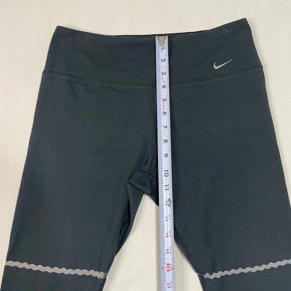 Nike Dri-FIT Black Cropped Capris Wavy Grey Stripe Print Yoga Leggings - Size L - Picture 5 of 7